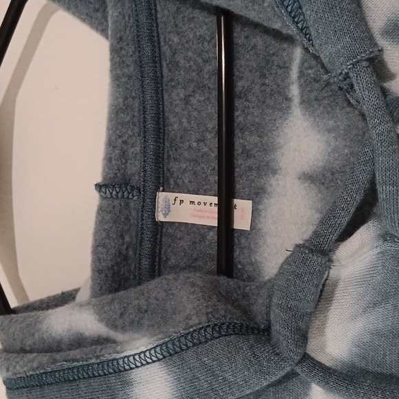 FP MOVEMENT HOODIE SWEATER SIZE M HOST PICK! - Picture 4 of 9